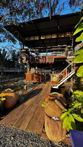 PICHA Cafe&Homestay in Wihan Daeng
