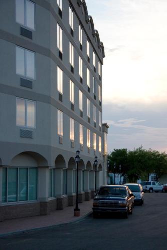 St. Albert Inn & Suites