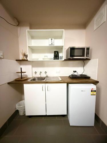 Küche, Tropical River Hotel in Katherine