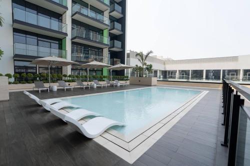 Cozy 1br Apartment In Jvc Free Parking & Pool, Дубай (фото 3)