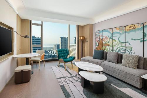 Executive King Suite image 4