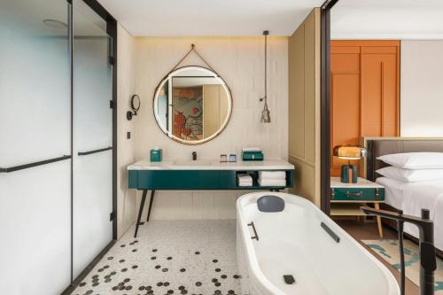 King Room image 1