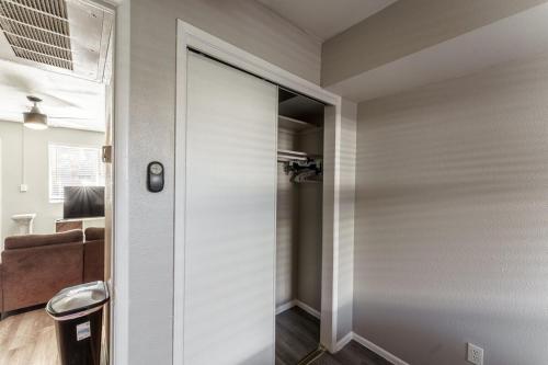 Private 1 BR Apt in Arcadia PHX Near Everything, Phoenix (zdjęcie 2)