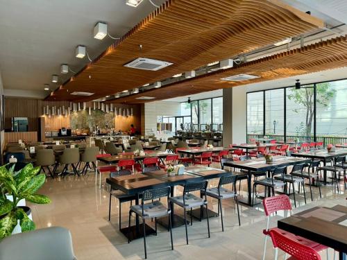 ห้องอาหาร, โรงแรมไบรท์ตัน กรุงเทพ (Brighton Hotel Bangkok) near โรงพยาบาลทหารเรือกรุงเทพ