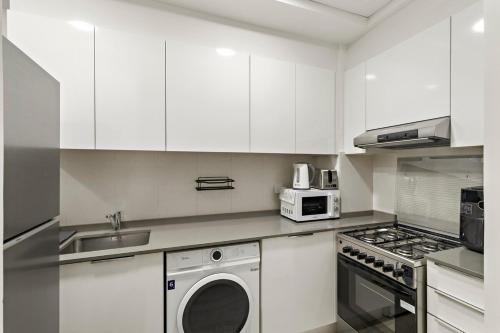 Spacious 1BR Dubai Stay Close to Marina, Emirates Mall & Miracle Garden, Dubai (Foto 10)