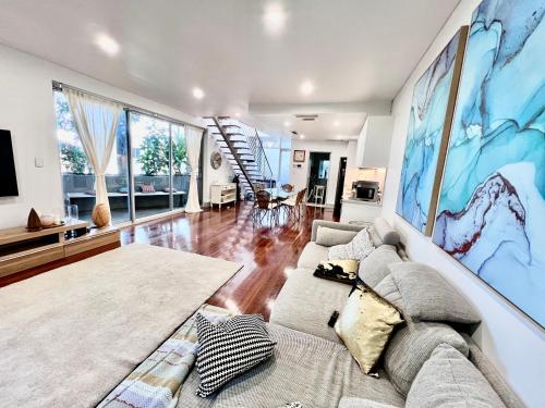 View, Bondi Stylish Bedroom Close to the Beach in Bellevue Hill