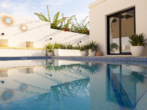 Unique Beachside Studio, Shared Pool & Burj Khalifa View!, Dubai (foto 4)