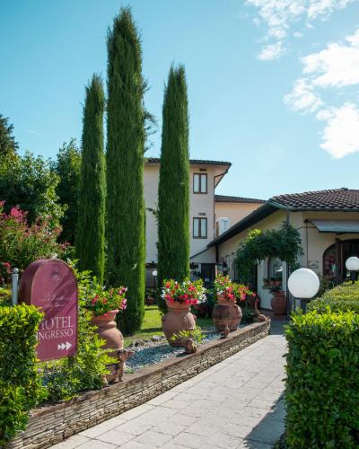 Зовнішній вигляд готелю, Hotel Ristorante La Lanterna in Кастельнуово ді Garfagnana