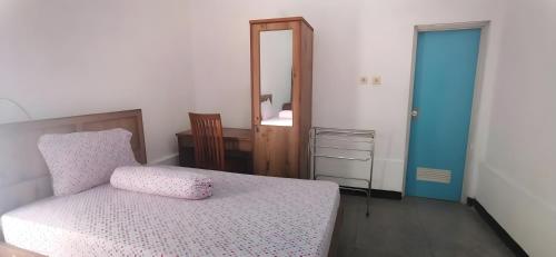 1 twin bed