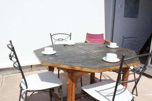Three-Bedroom Apartment image 7