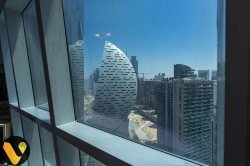 Vogue Business Bay Court Tower, Prime Location, Steps from Business Bay Metro & JW Marriott Marquis Dubai, Dubai (photo 2)