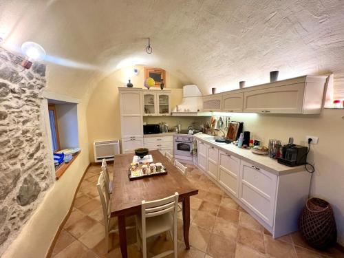 Cottage by the pool with stunning lake view, Bellano (photo 2)