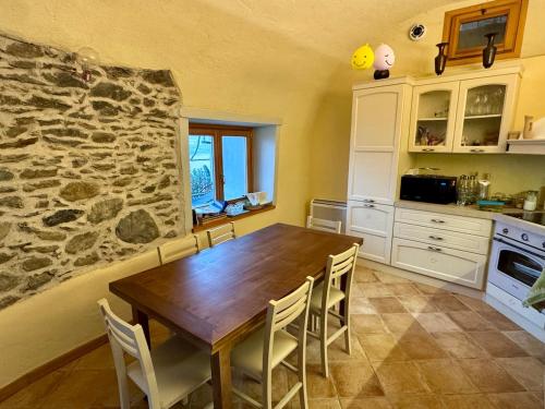 Cottage by the pool with stunning lake view, Bellano (photo 4)
