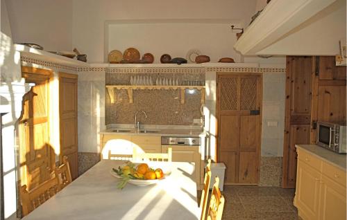 keuken, Lovely Home In Porreres in Porreres