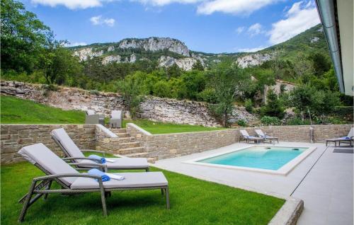 Peldbaseins, Villa Orljak in Lanišće