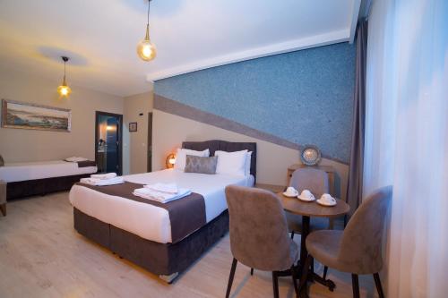 La Vida Hotel Room Type - Standard Triple Room