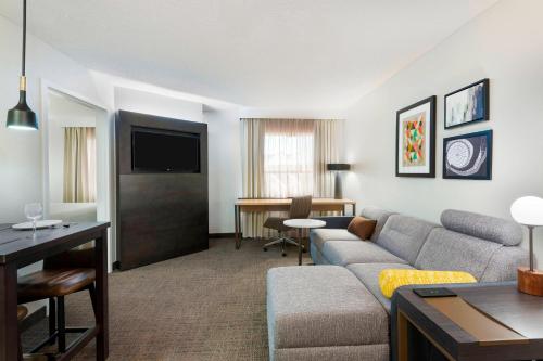 Accessible, 1 Bedroom Suite, 1 Queen