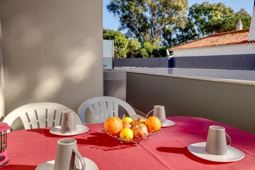 Modern Vacation Home With Pool In Quarteira in Quarteira Városközpont