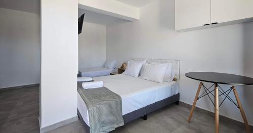 1 double bed, 1 twin bed