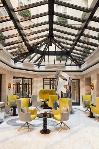 Lobby, Le Burgundy Paris                                                                            in 1st - Louvre - Chatelet