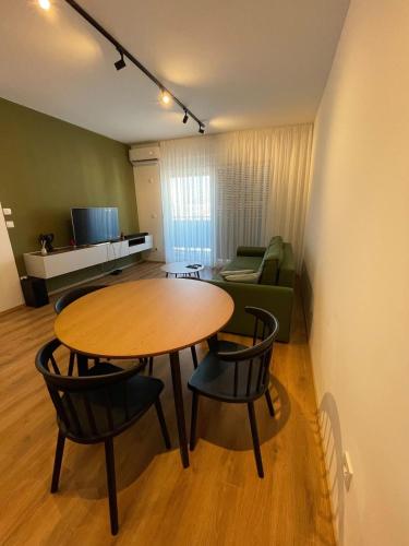 The Green Escape Cozy Modern Retreat in Pristina – khách sạn tại Ulpiane