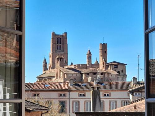 PIED A TERRE DE CHARME - 80 m2 - Hyper centre - Parking