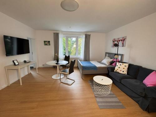 FC-Apartmenthaus Falkensee mit großem Garten und PKW Stellflächen (FC-Apartmenthaus Falkensee mit großem Garten und PKW Stellflachen) in Falkensee