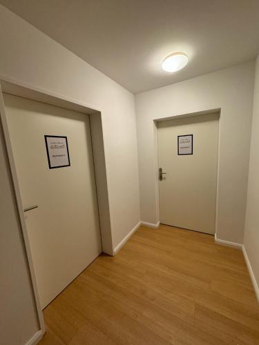 Bejárat, FC-Apartmenthaus Falkensee mit großem Garten und PKW Stellflächen (FC-Apartmenthaus Falkensee mit großem Garten und PKW Stellflachen) in Falkensee