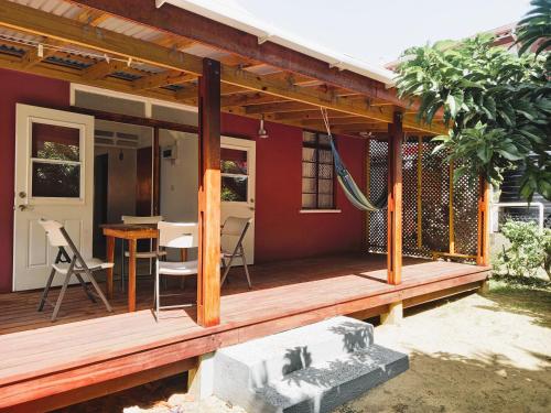 Dado's Place - 2 bedroom house with AC and verandah in Calibishie