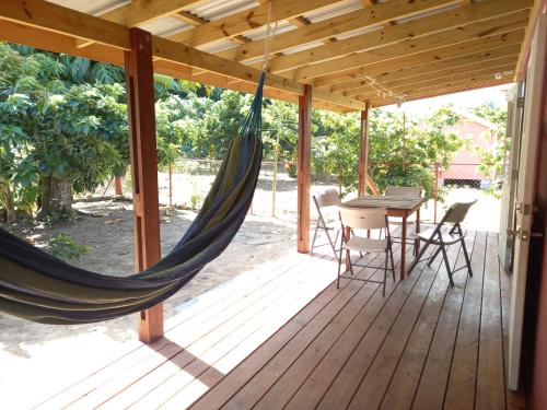Dado's Place - 2 bedroom house with AC and verandah in Calibishie