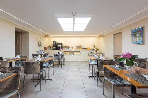 ห้องอาหาร, Hotel Amiraute in ตูลอง