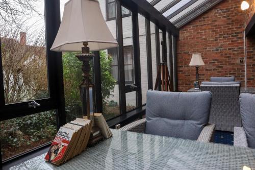 The George Hotel - image 3