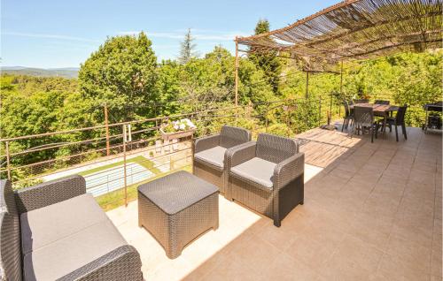 Balkons/terase, Stunning Home In Bordezac With Wifi in Besseges