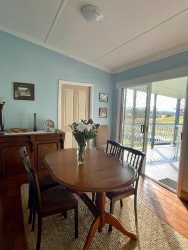 Loretta- a rustic country cottage in Clarence Town