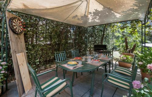  4 Bedroom Awesome Apartment In Nerola in Nerola