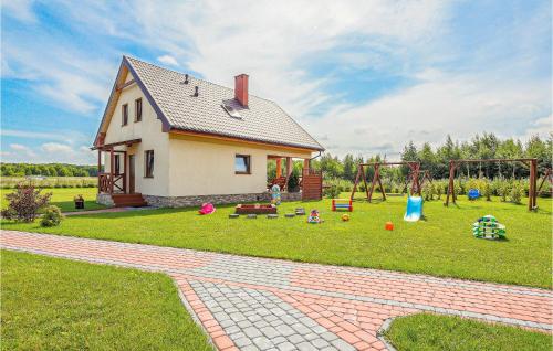 3 Bedroom Beautiful Home In Mscicie - Location saisonnière - Podamirowo