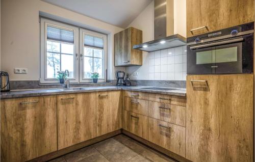 кухня, Pet Friendly Home In Rijssen With Wifi in Рійсен