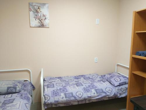 2 twin beds