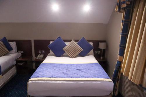 The George Hotel - image 4