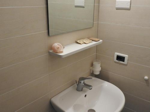 Double or Twin Room with Private Bathroom image 6