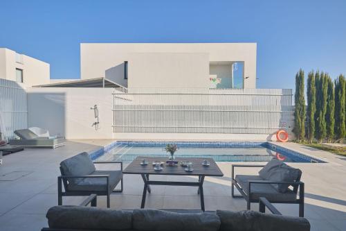 Villa image 2