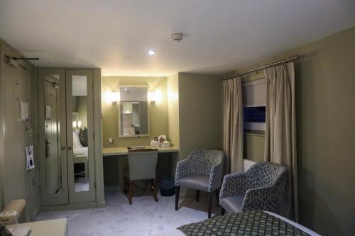 The George Hotel - image 2