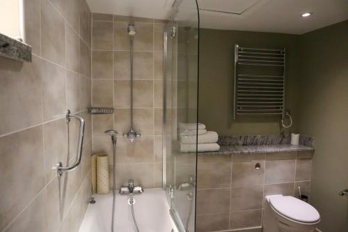 The George Hotel - image 6