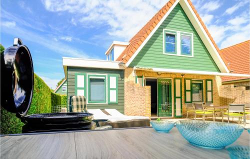  4 Bedroom Cozy Home In Zonnemaire in Zonnemaire