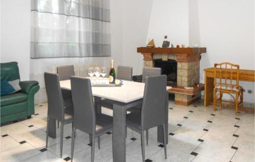  Amazing Apartment In Tortoreto Lido in Tortoreto Lido
