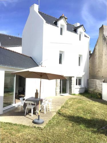 Maison plein centre ville, jardin clos, 500m plage gîte à louer Quiberon