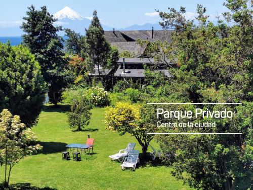 tuin, MaPatagonia Hostel Casa Historica in Puerto Varas