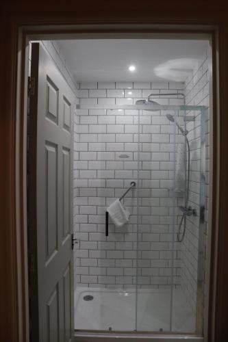 The George Hotel - image 5
