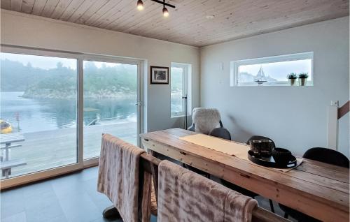 Awesome Home In Urangsvåg With Wifi