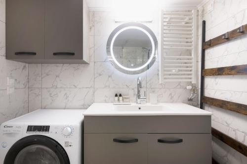 Athens Heart Stay 1BR Apartment in Koukaki by UPSTREET, Atene (foto 10)